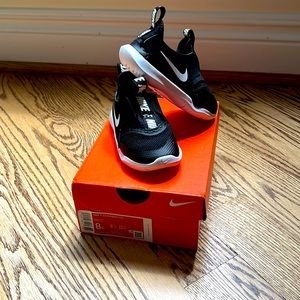 NIB Nike Flex Runner